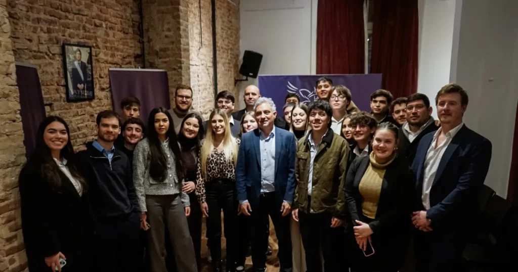 Proponen bajar a 18 años la edad mínima para ser concejal