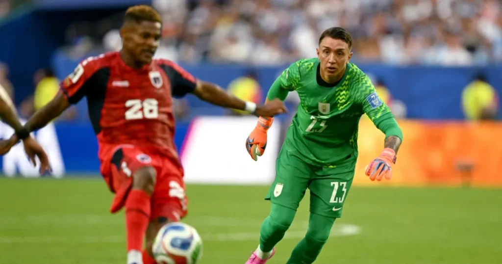 Muslera en la mira: récord, críticas y banca pincha