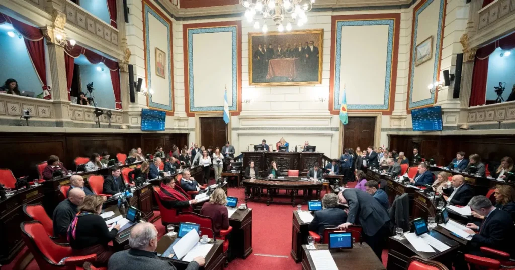 Senado bonaerense expuso cruces entre el kirchnerismo y el kicillofismo