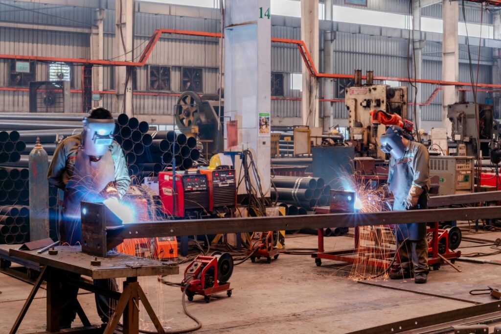 La actividad metalúrgica sigue cayendo y solo hay «rebote incipiente» en un sector